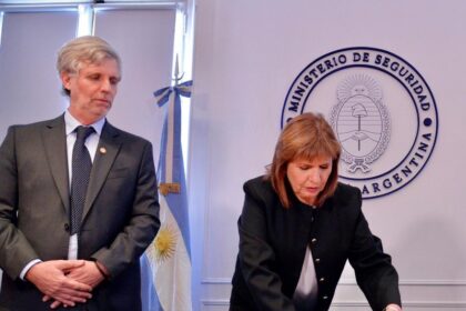 u3-3_firma_historica_de_acuerdos_de_seguridad_del_dfi_con_el_fbi